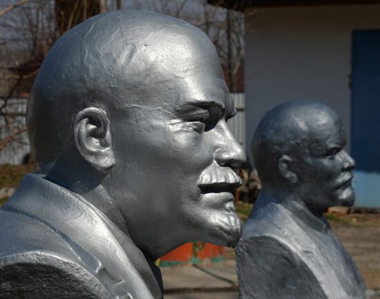 Коллекция советских скульптур и бюстов во Владивостоке