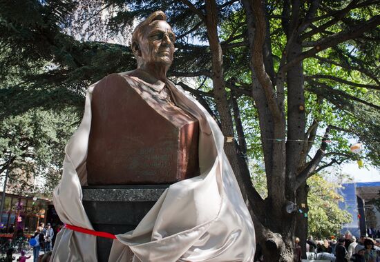 Открытие памятника Рузвельту в Крыму