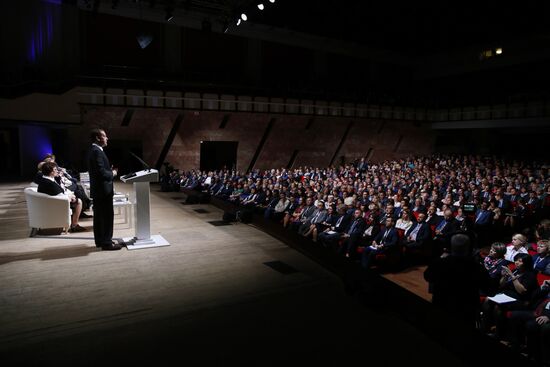 Рабочая поездка премьер-министра РФ Д. Медведева в Омск