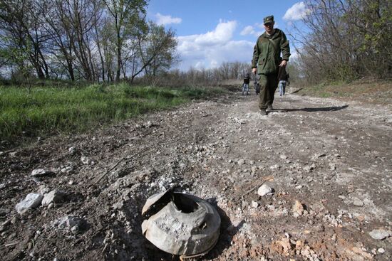 Представители миссии ОБСЕ на Украине посетили место взрыва машины ОБСЕ в Луганской области