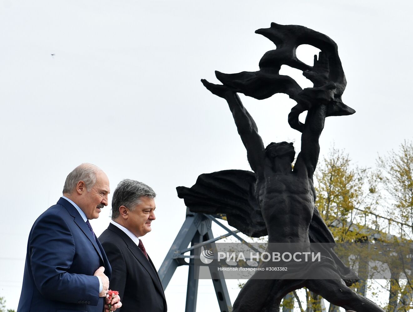 Президенты Украины и Белоруссии посетили Чернобыльскую АЭС