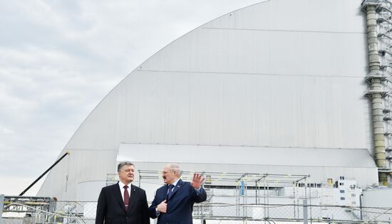 Президенты Украины и Белоруссии посетили Чернобыльскую АЭС