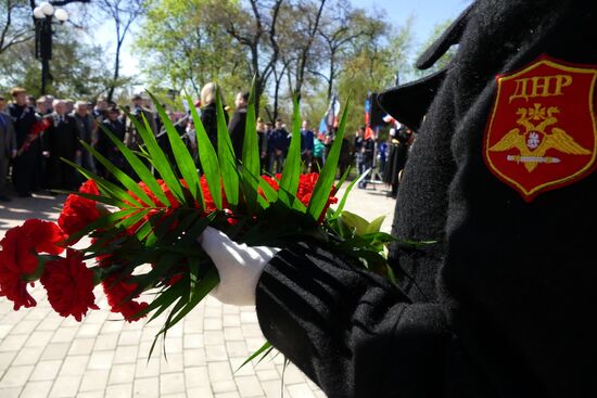 Акция памяти, посвященная 31-й годовщине аварии на Чернобыльской АЭС, в Донецке