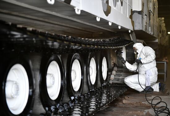 Подготовка военной техники, участвующей в Параде Победы