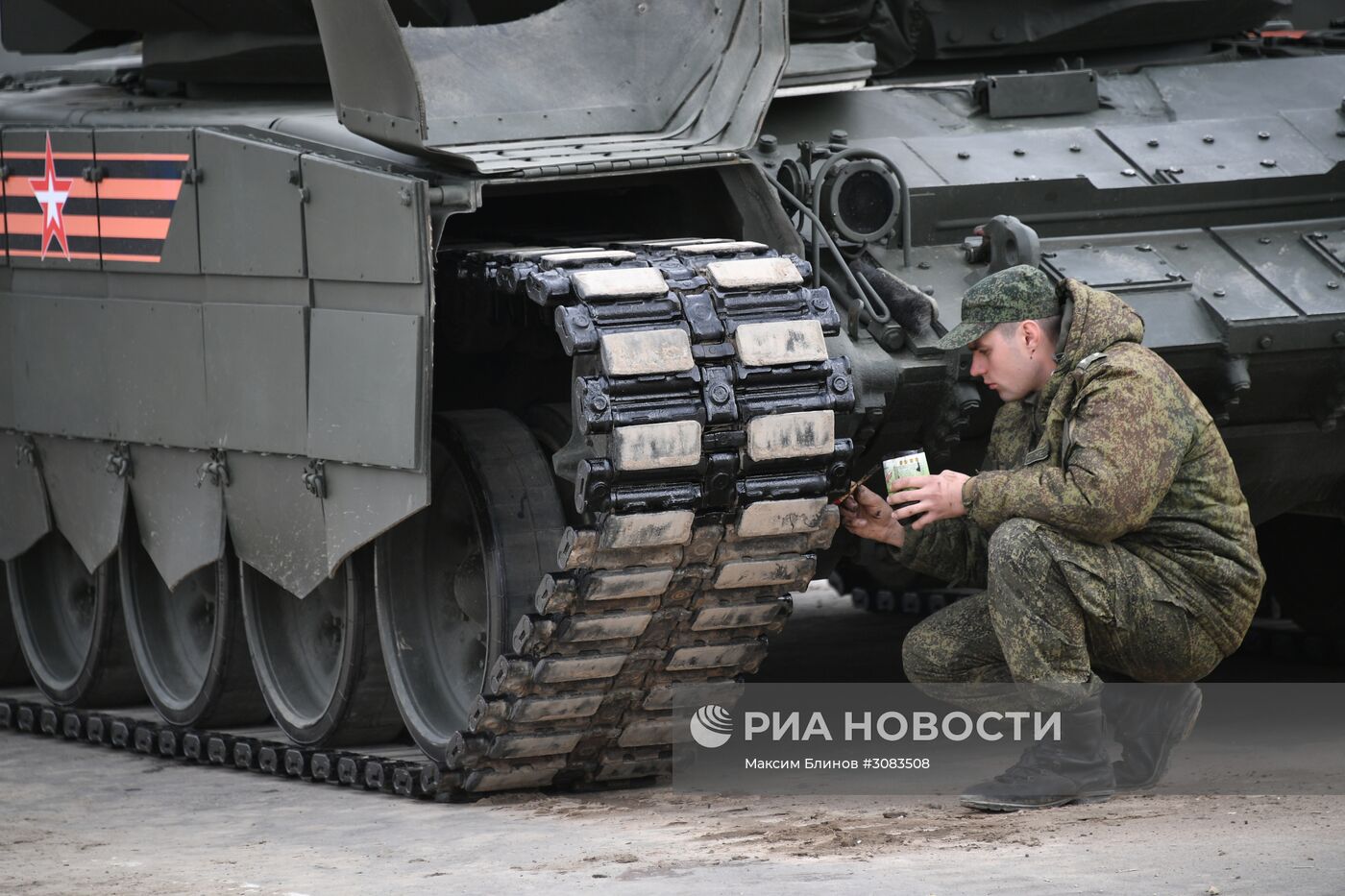 Подготовка военной техники, участвующей в Параде Победы