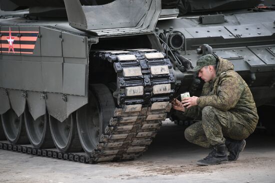 Подготовка военной техники, участвующей в Параде Победы