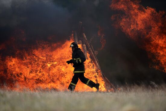 Учения по ликвидации последствий лесных и торфяных пожаров в Подмосковье