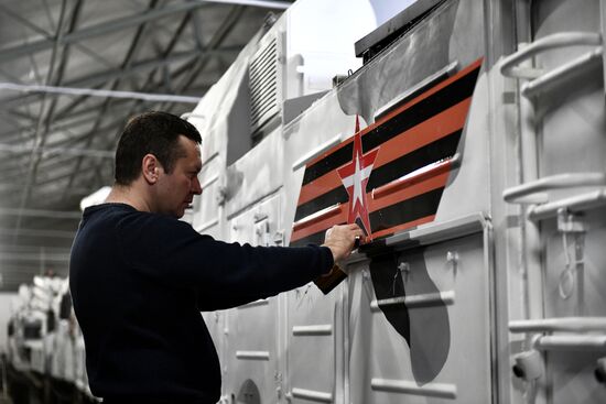 Подготовка военной техники, участвующей в Параде Победы