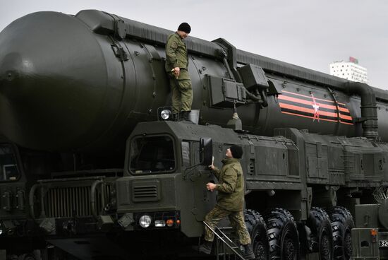 Подготовка военной техники, участвующей в Параде Победы