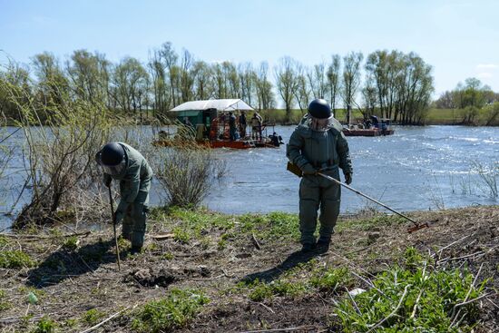 Инженеры ЗВО подняли со дна реки Дон боеприпасы времен Великой Отечественной войны