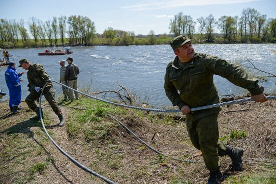 Инженеры ЗВО подняли со дна реки Дон боеприпасы времен Великой Отечественной войны
