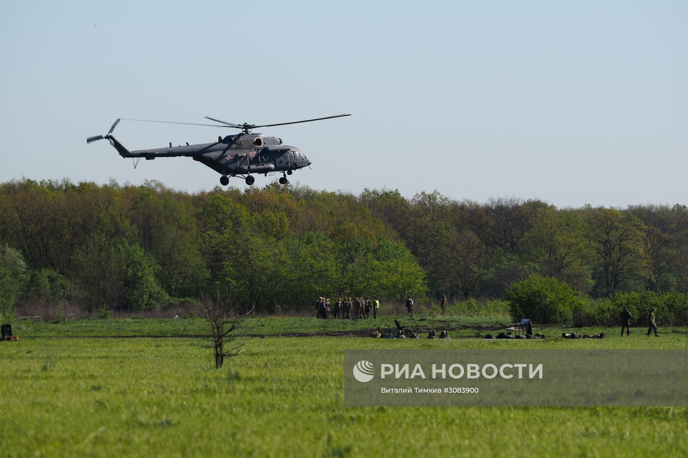 Отработка десантирования с вертолетов Ми-8АМТШ "Терминатор" в Краснодарском крае