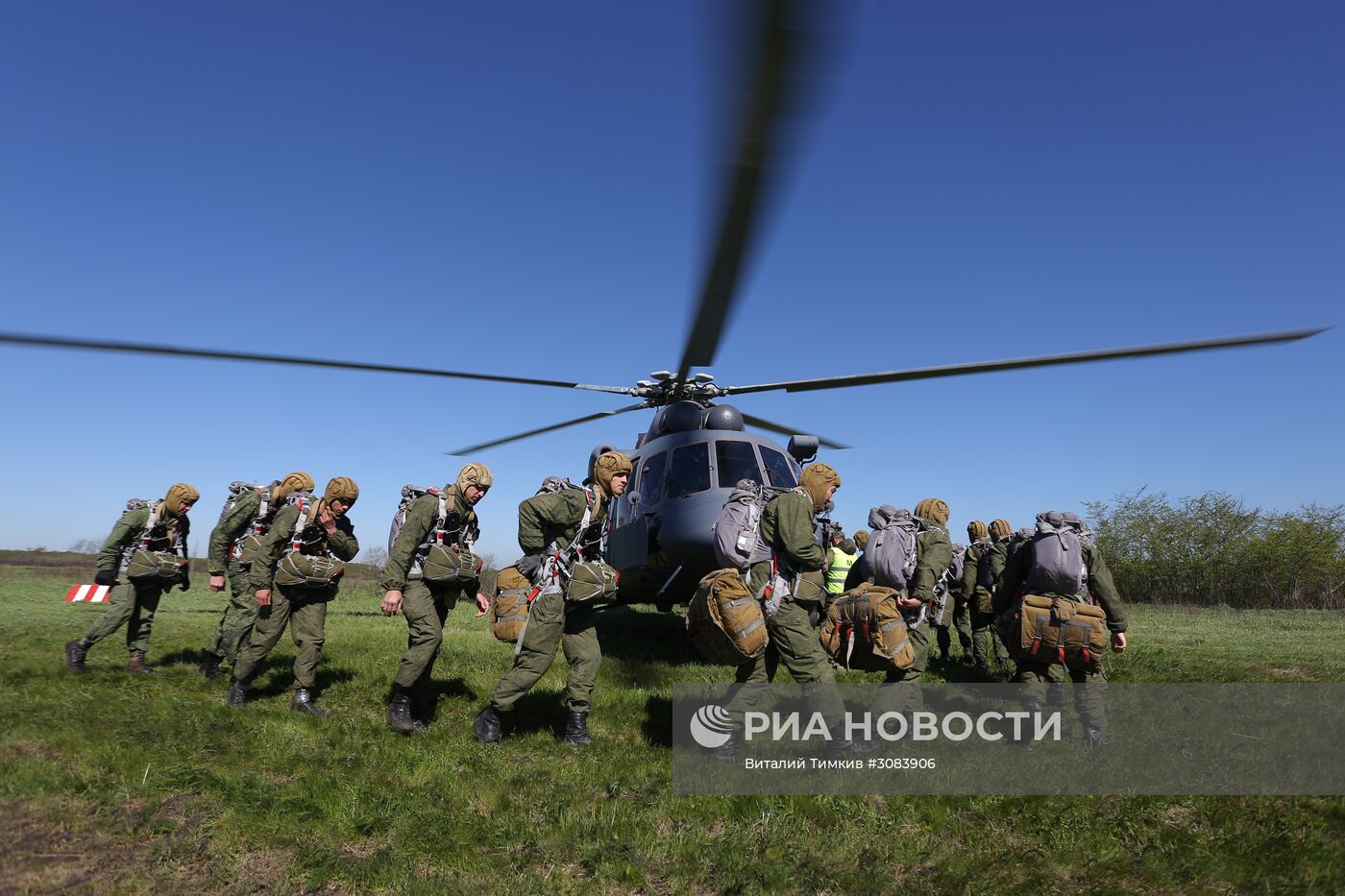 Отработка десантирования с вертолетов Ми-8АМТШ "Терминатор" в Краснодарском крае