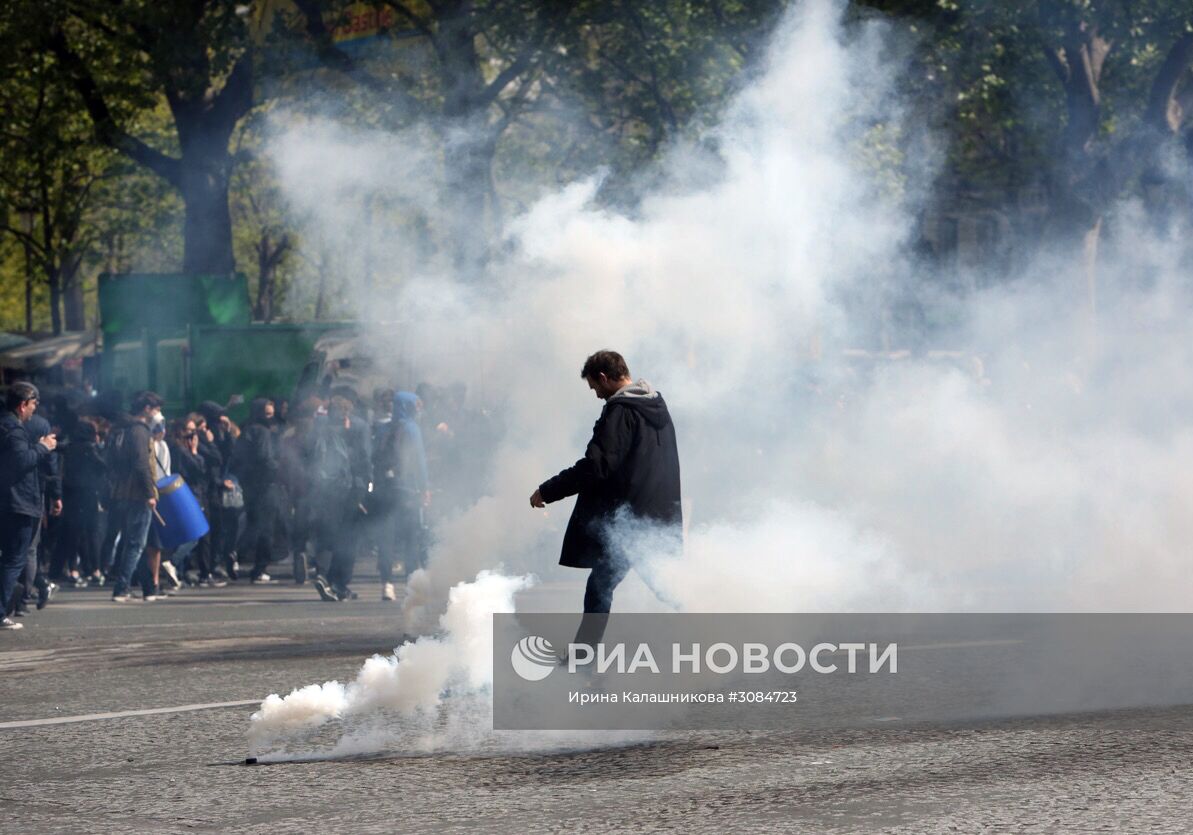 Протесты лицеистов в Париже против кандидатов в президенты