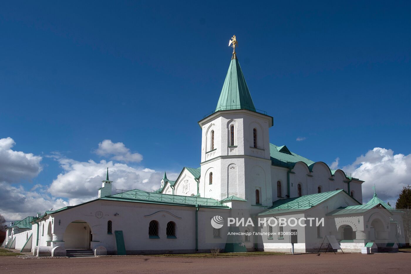 Музею "Царское Село" передали 17 конфискованных таможней предметов