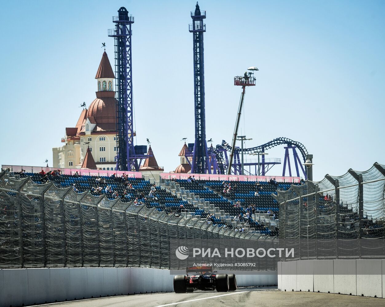 Автоспорт. Формула-1. Гран-при России. Свободные заезды. Первая сессия