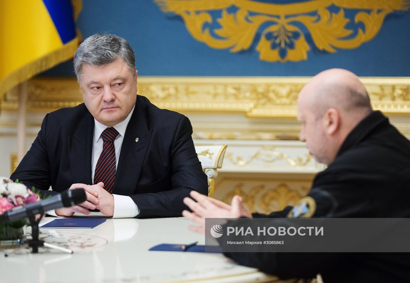 Президент Украины П. Порошенко провел совещание с Ю. Луценко и А. Турчиновым