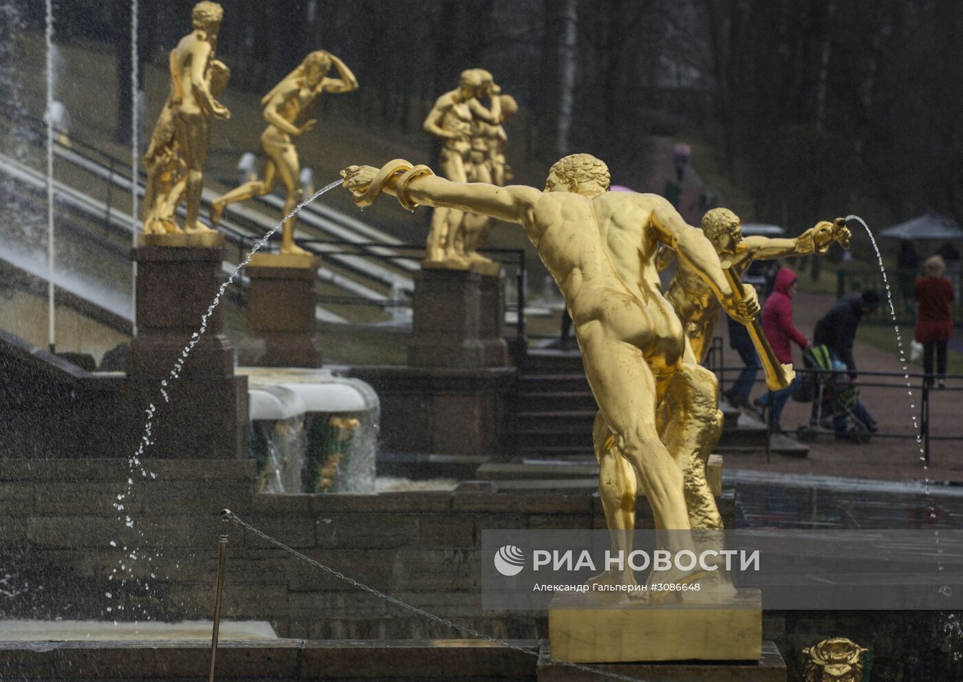 Открытие фонтанов в Петергофе