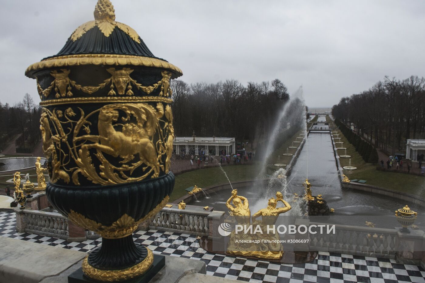 Открытие фонтанов в Петергофе