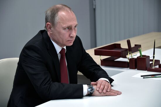 Президент РФ В. Путин посетил гонки российского этапа чемпионата мира "Формулы-1" в Сочи