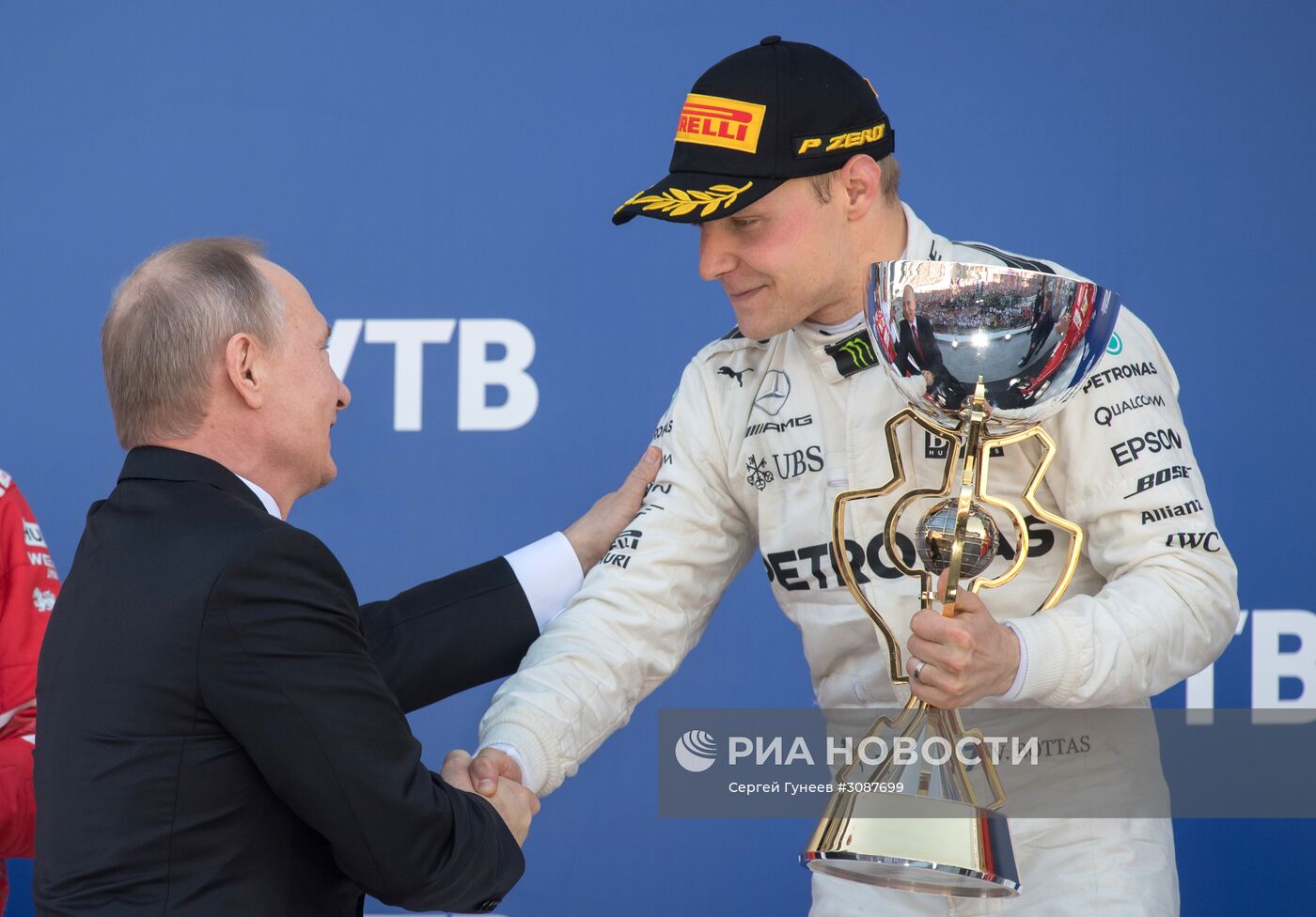 Президент РФ В. Путин посетил гонки российского этапа чемпионата мира "Формулы-1" в Сочи
