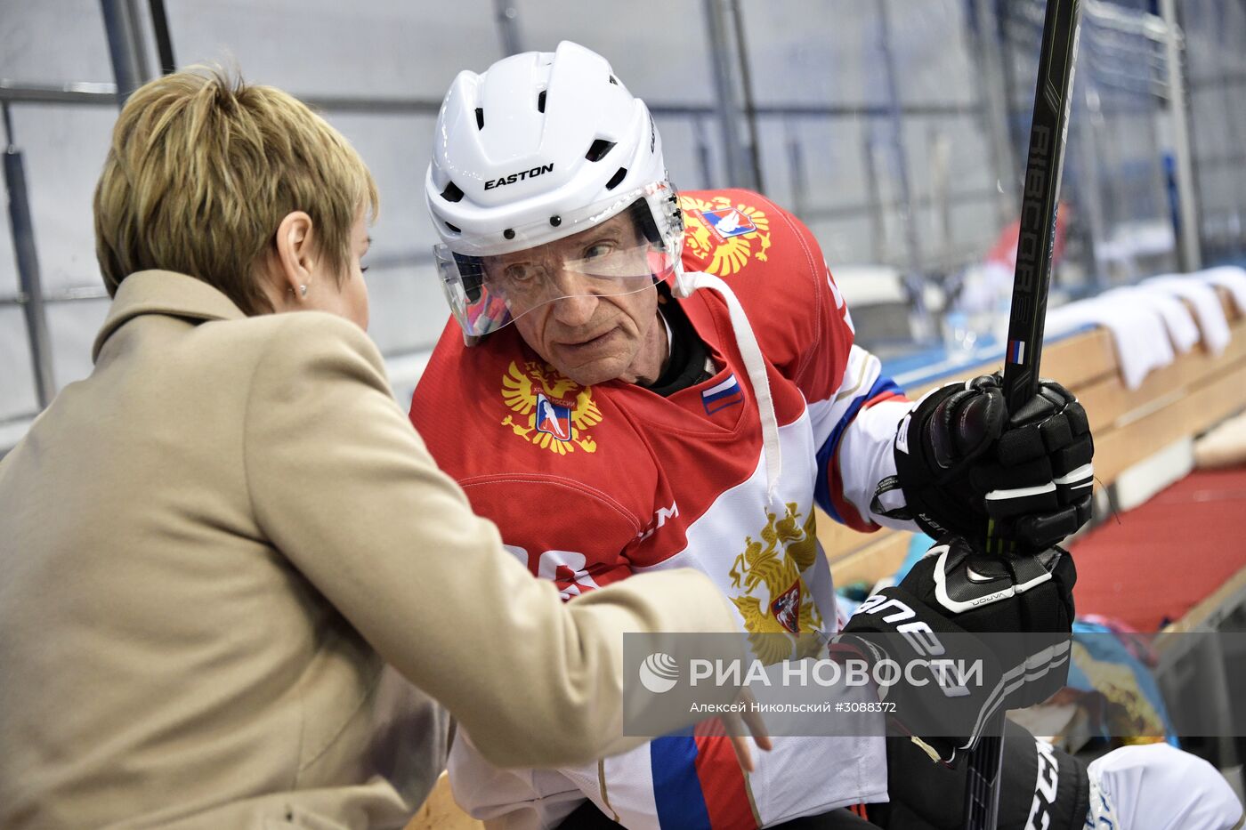 Президент РФ В. Путин провел хоккейную тренировку в Сочи