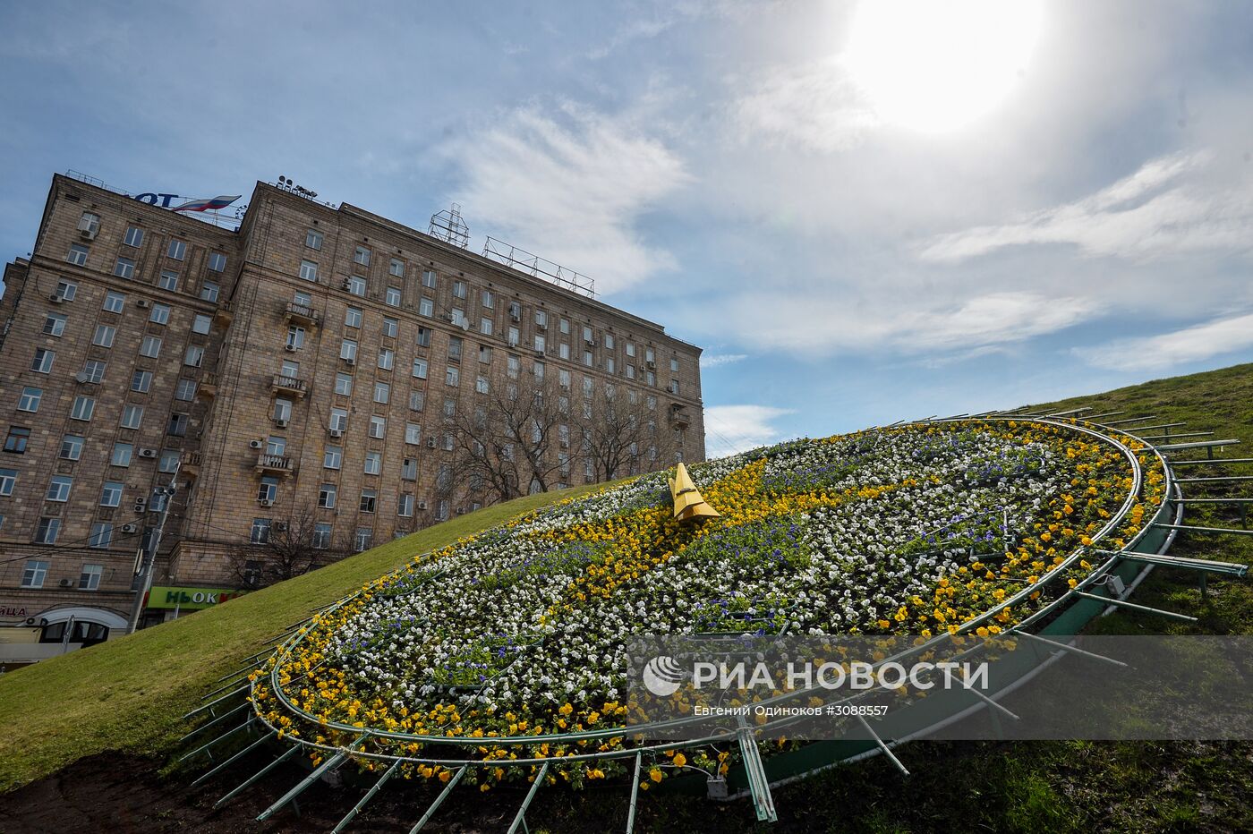 Цветочные часы на Поклонной горе