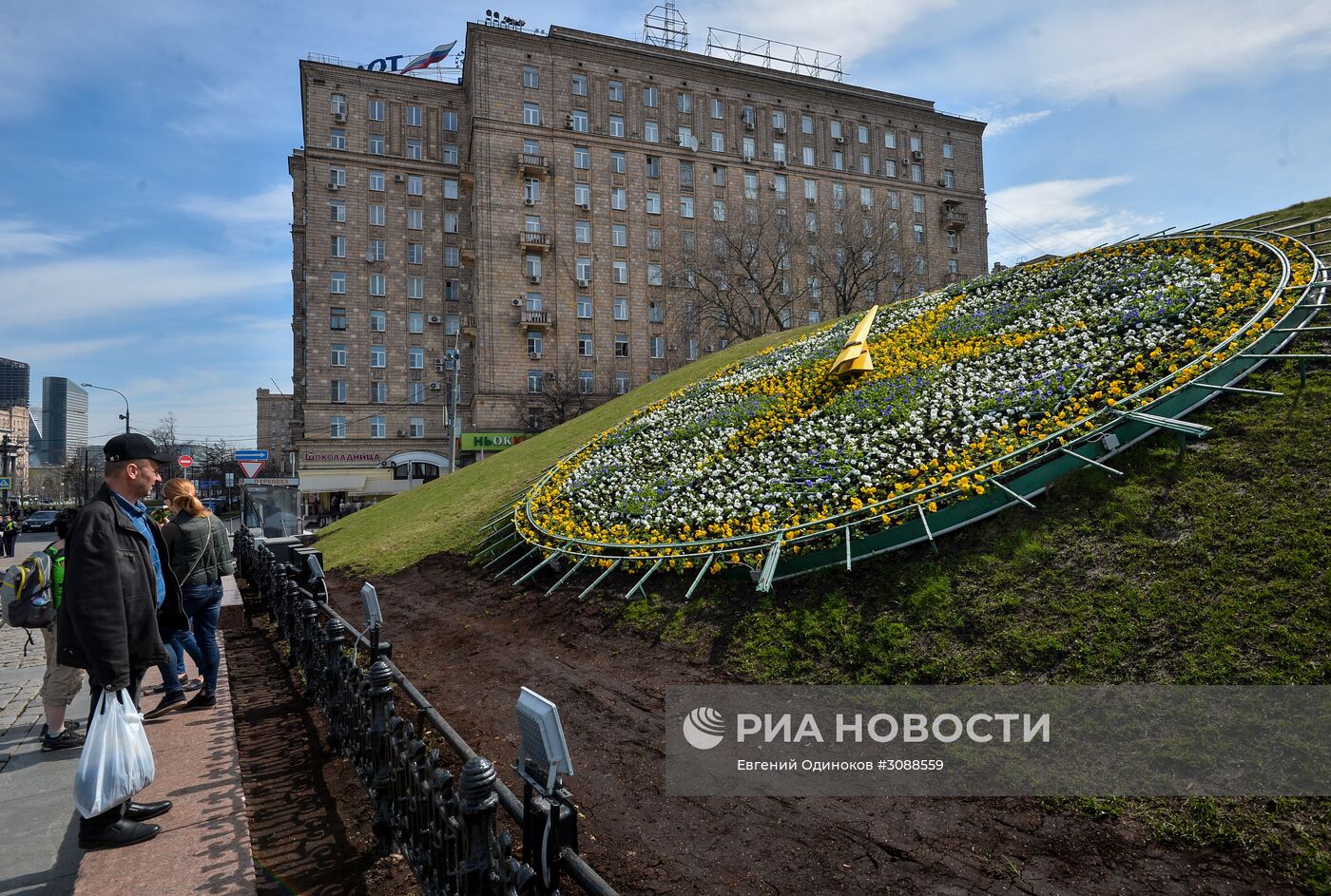 Цветочные часы на Поклонной горе