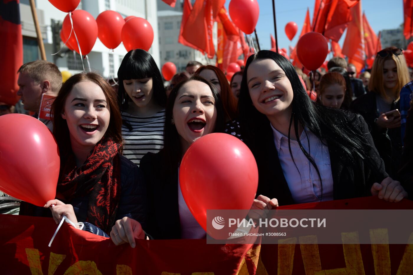 Первомайские демонстрации в городах России