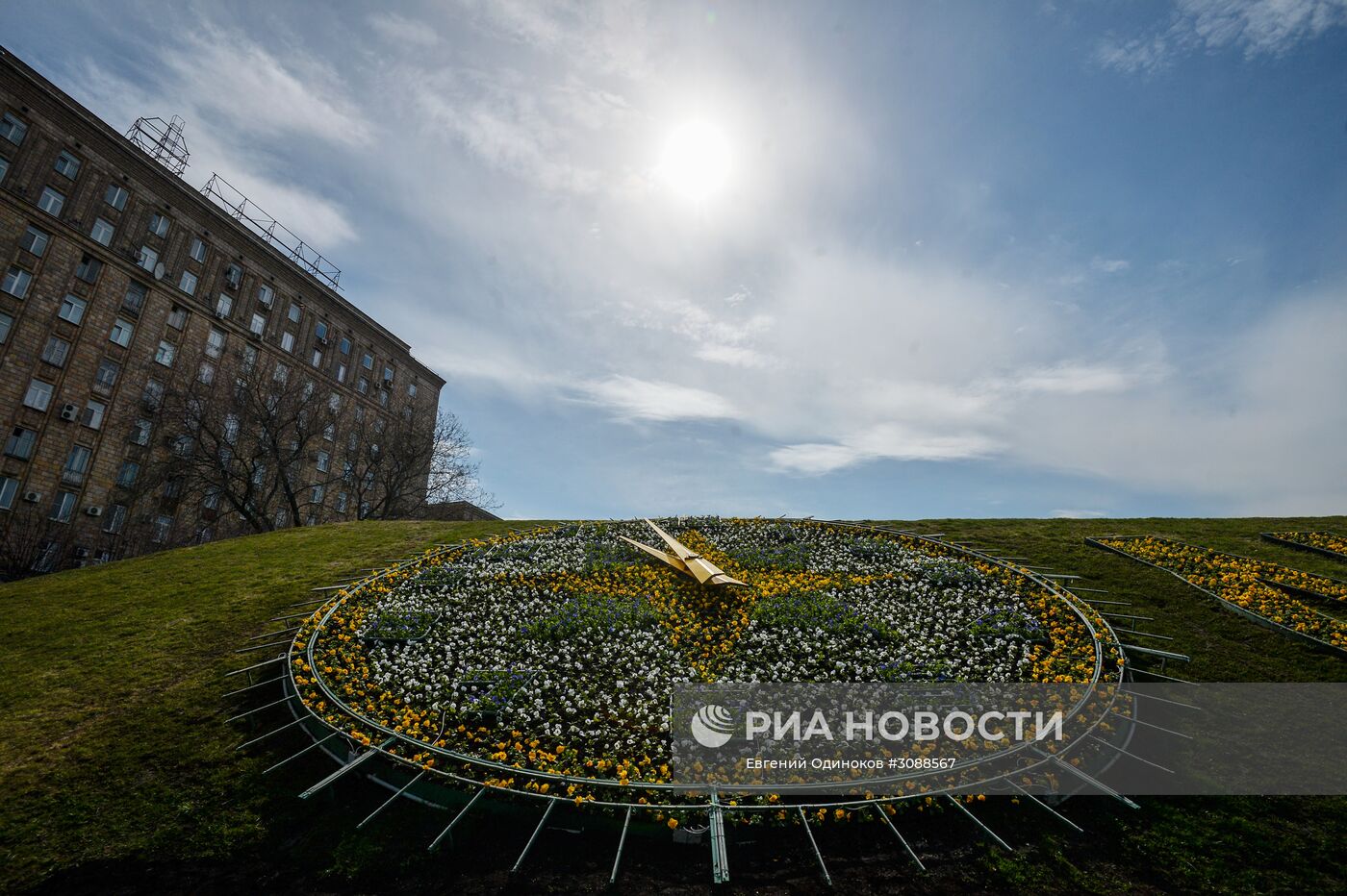 Цветочные часы на Поклонной горе