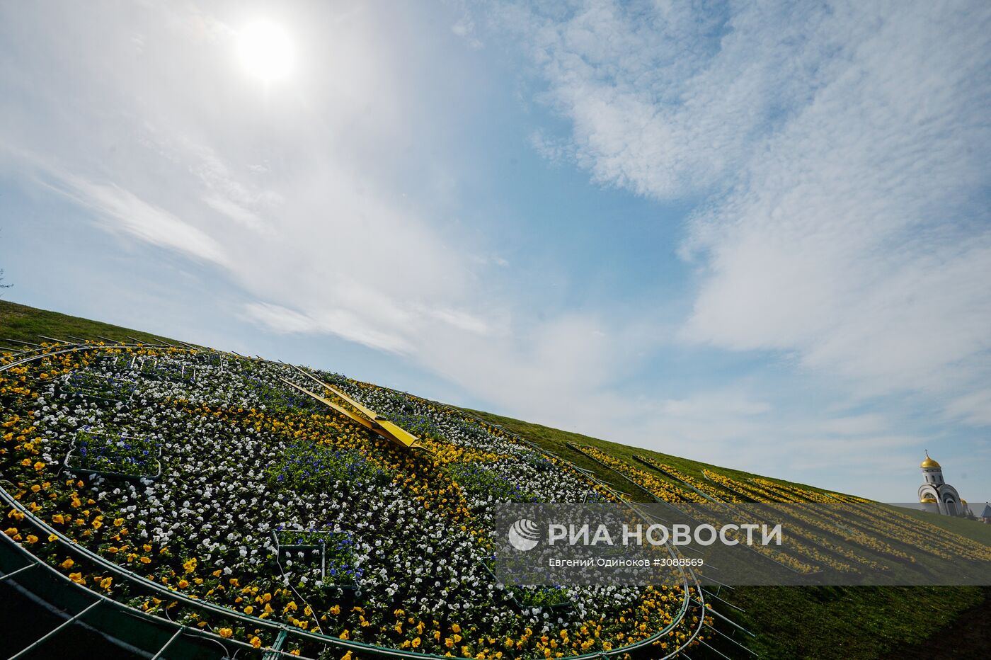 Цветочные часы на Поклонной горе