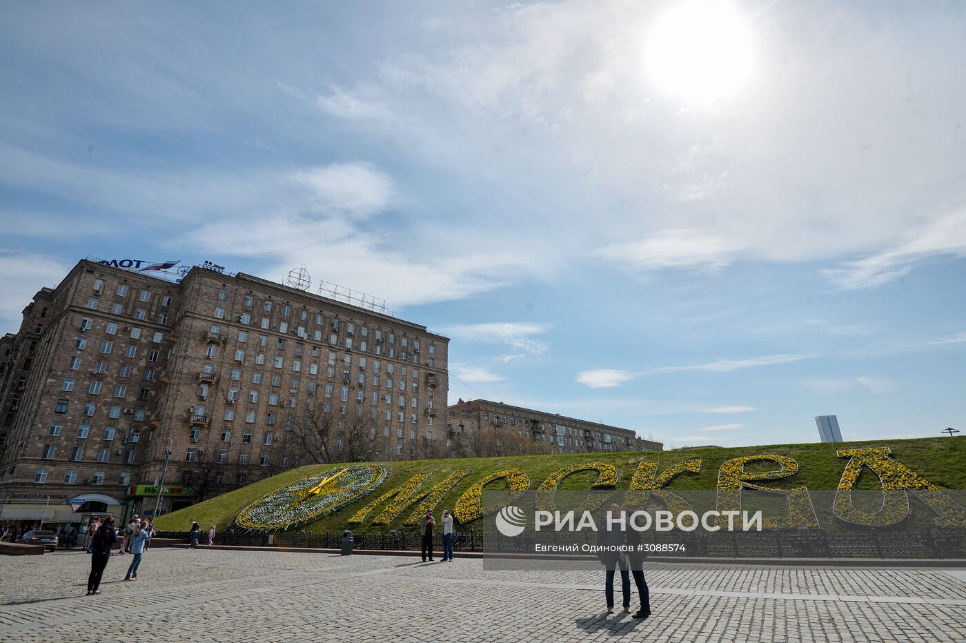 Цветочные часы на Поклонной горе