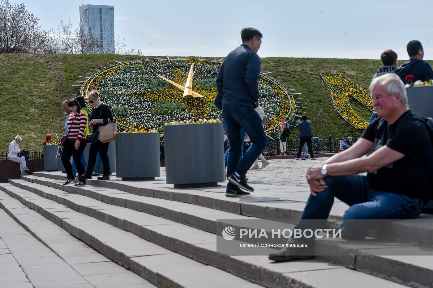 Цветочные часы на Поклонной горе