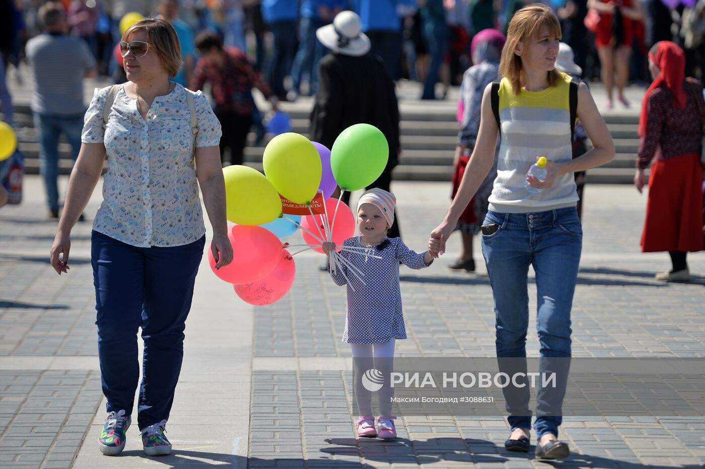 Первомайские демонстрации в городах России