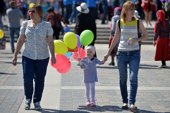 Первомайские демонстрации в городах России