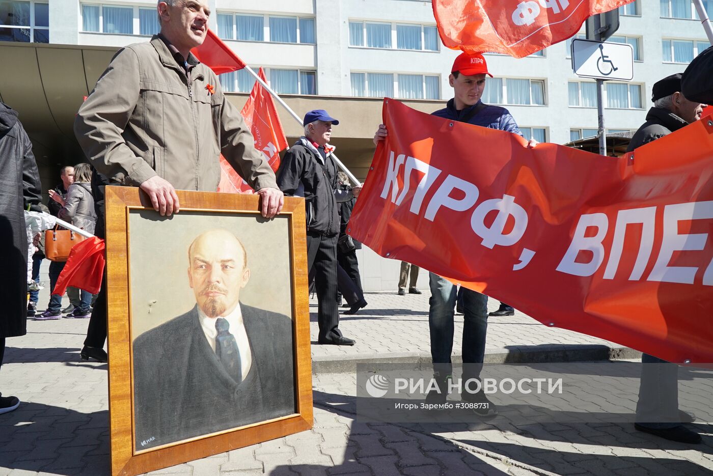 Первомайские демонстрации в городах России