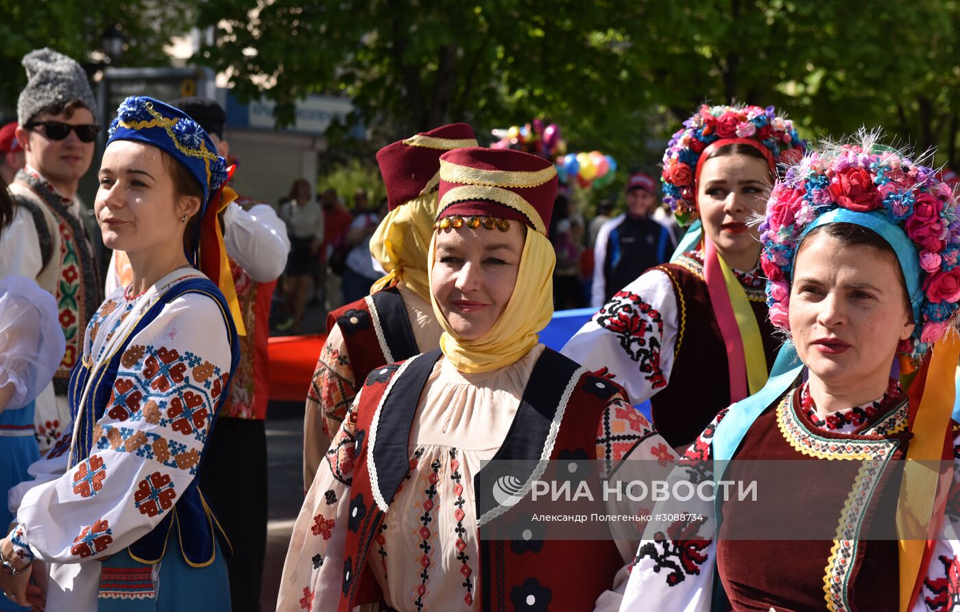 Первомайские демонстрации в городах России