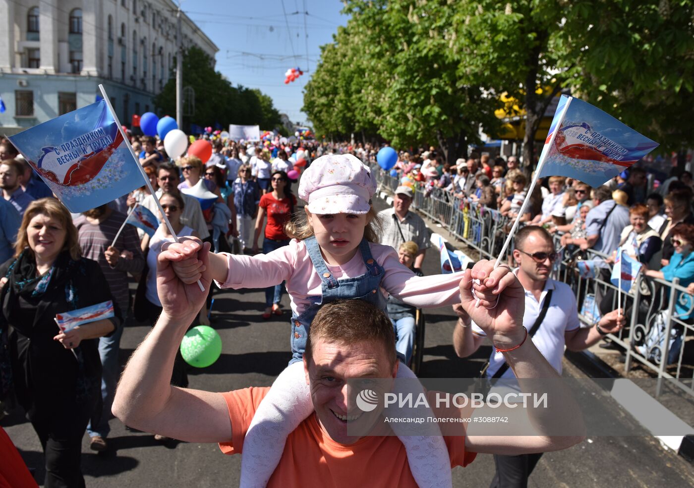 Первомайские демонстрации в городах России