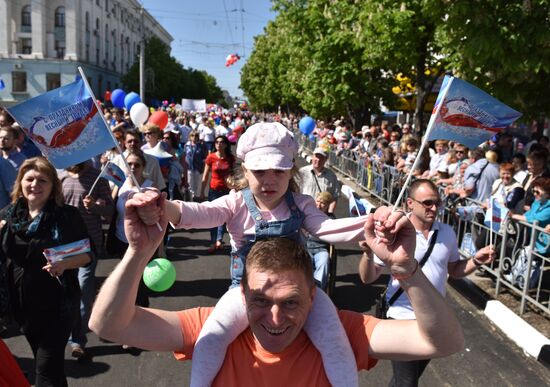 Первомайские демонстрации в городах России