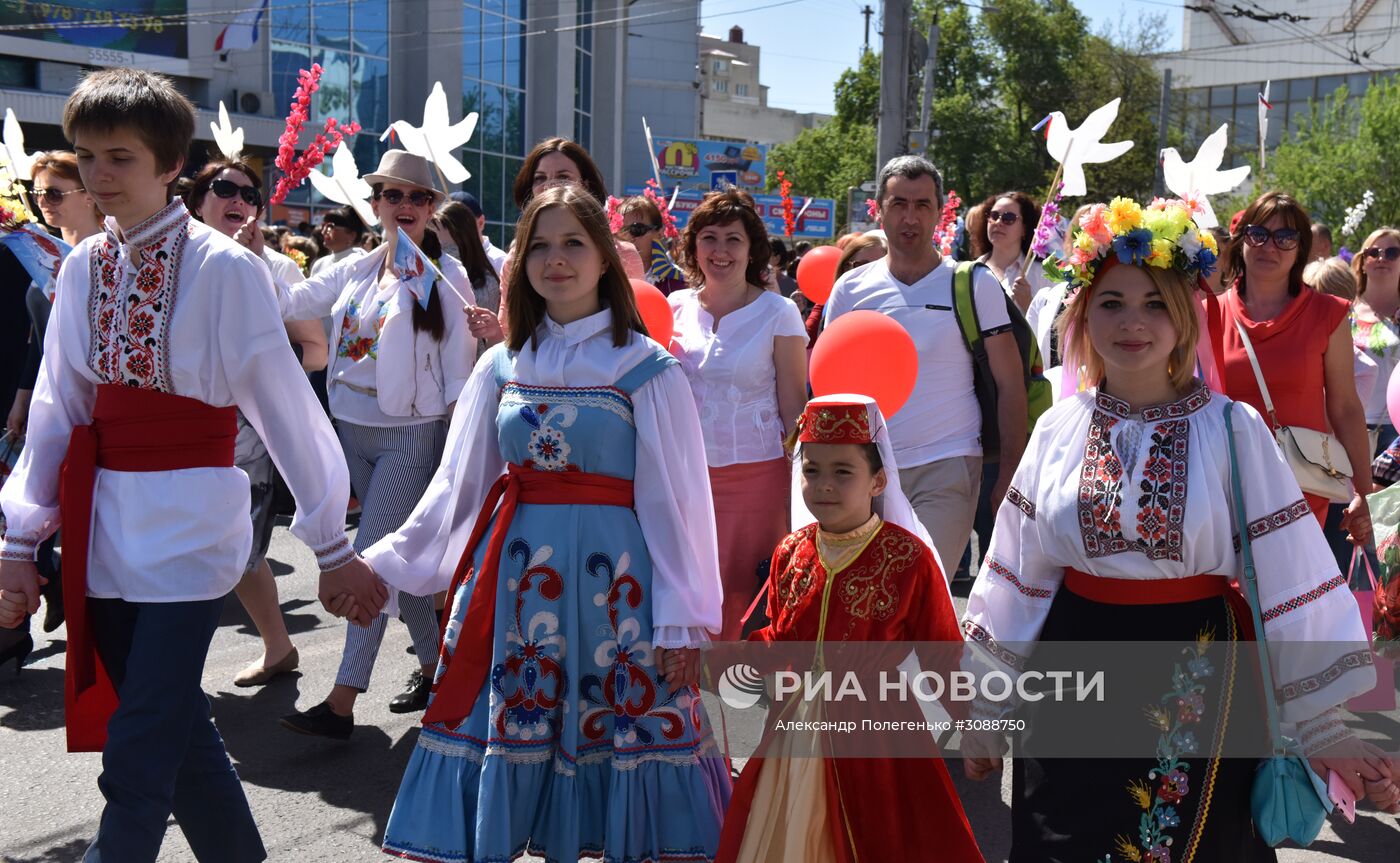 Первомайские демонстрации в городах России