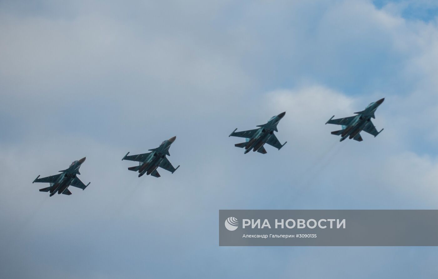 Тренировка воздушной части парада Победы в Санкт-Петербурге