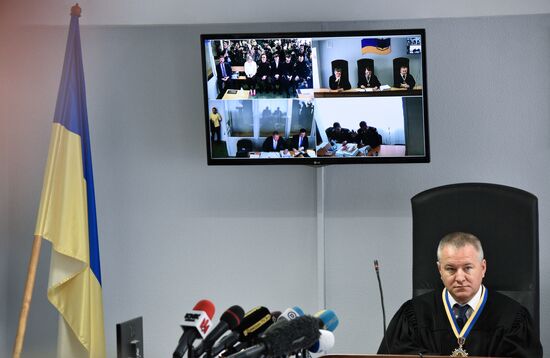 Заседание Оболонского суда Киева по делу Януковича