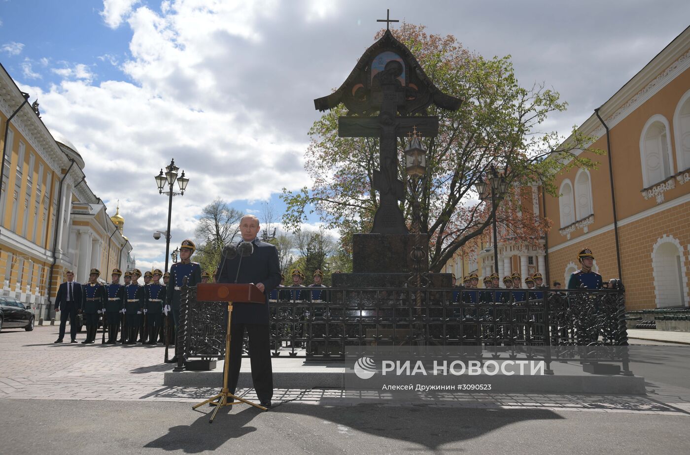 Церемония открытия креста в память о великом князе Сергее Александровиче в Кремле