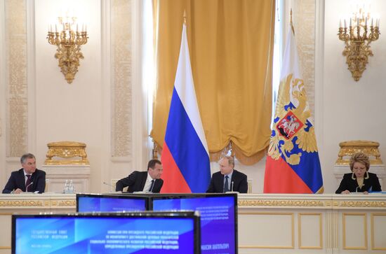 Президент РФ В. Путин провел совместное заседание Госсовета и Комиссии по мониторингу достижения целевых показателей социально-экономического развития страны