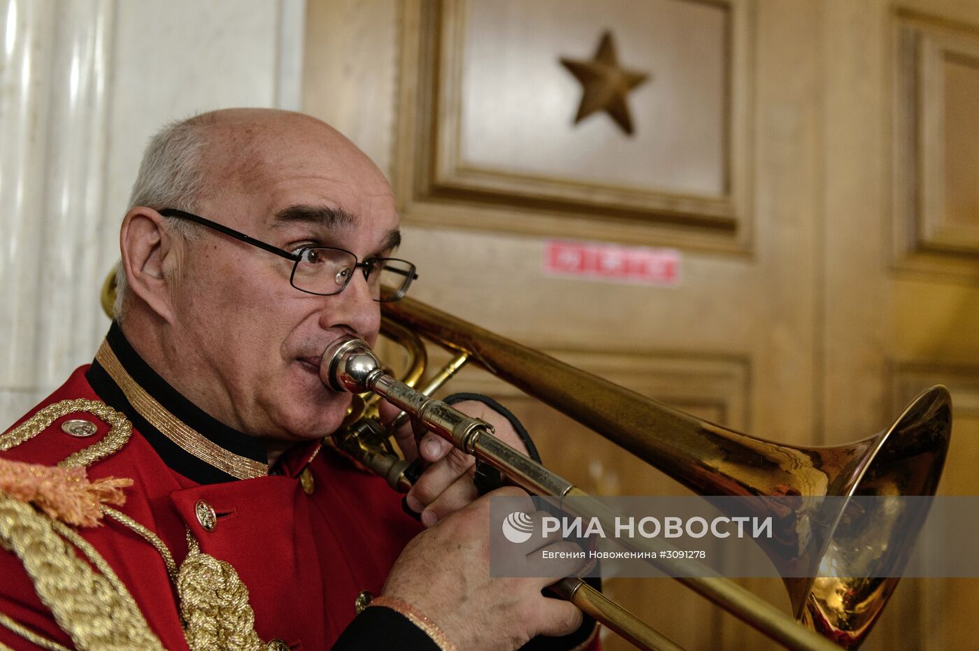 Музыкальные выступления в преддверии Дня Победы в московском метро