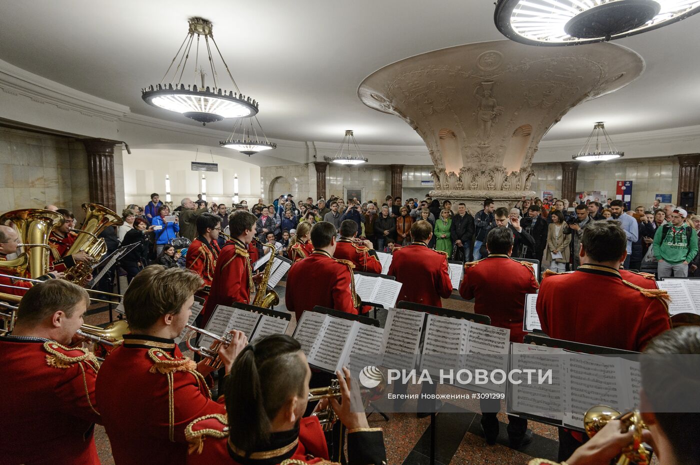 Музыкальные выступления в преддверии Дня Победы в московском метро