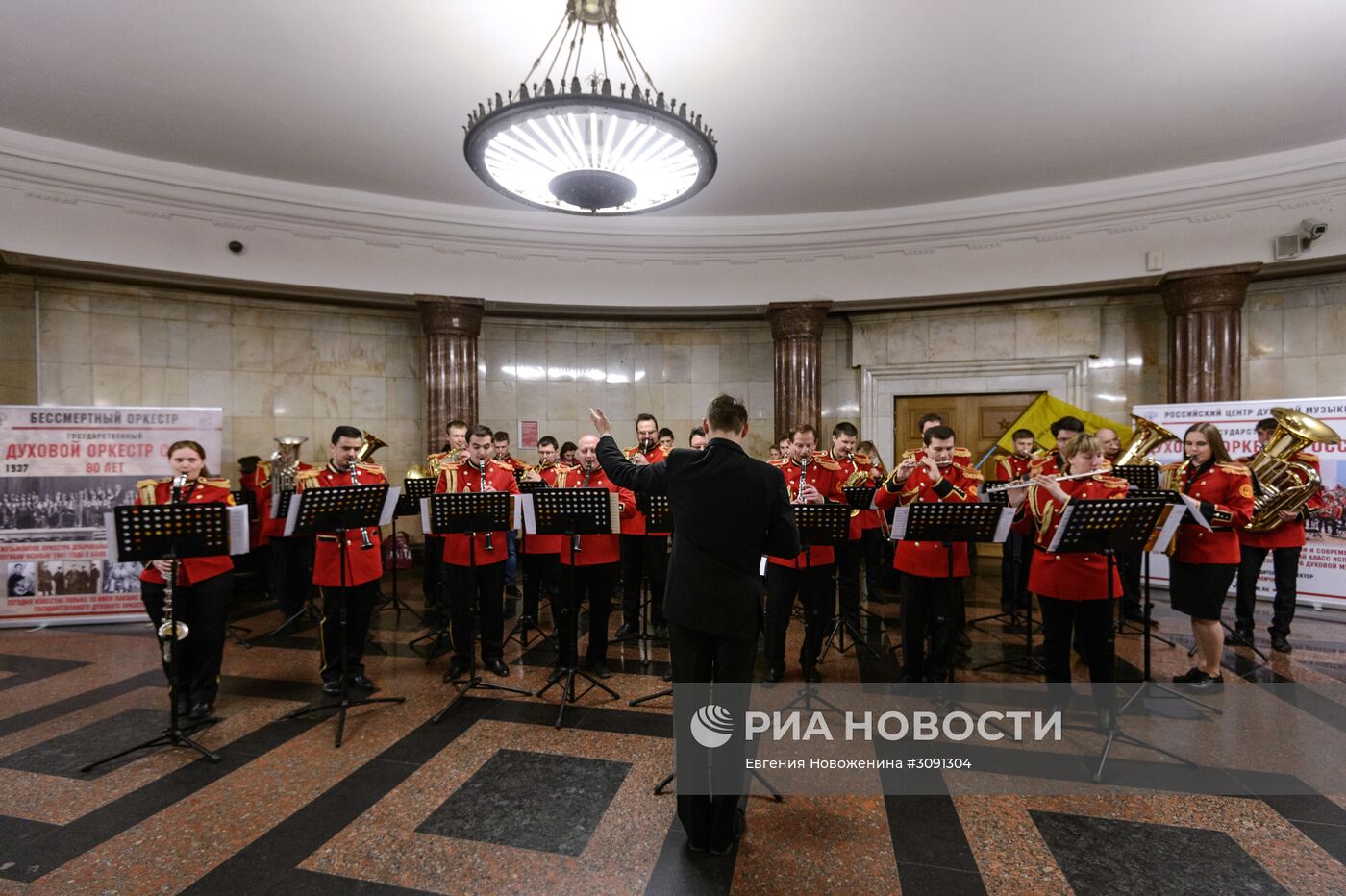 Музыкальные выступления в преддверии Дня Победы в московском метро