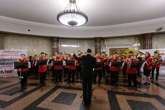 Музыкальные выступления в преддверии Дня Победы в московском метро