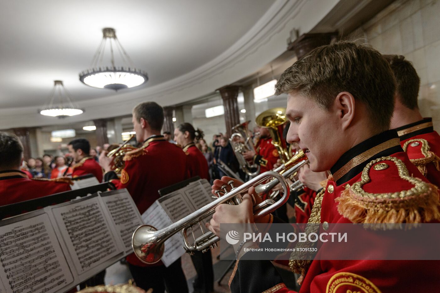 Музыкальные выступления в преддверии Дня Победы в московском метро