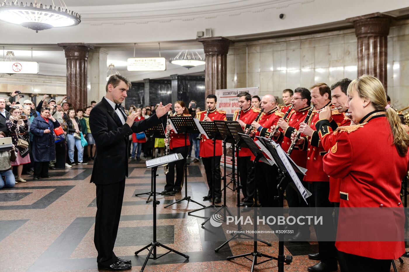 Музыкальные выступления в преддверии Дня Победы в московском метро